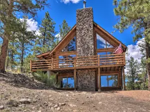 Quiet Guffey Getaway w/ Private Deck, Pond & Canoe
