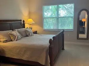 Luxury Living in Pelican Sound Golf and River Club - Second Story Coach Home