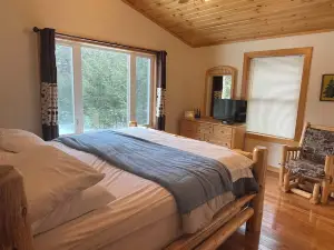Desirable 3-bedroom apartment with AC and WiFi steps from Pristine Schoodic Lake
