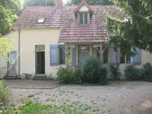 Suite de 2 Chambres Dans la Maison du Jardinier du Château de Chalivoy-la-noix