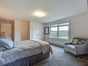 Secluded Family Getaway Near Stowe Deck and Hot Tub