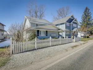 Lakefront Michigan Cottage - Deck, Grill and Kayaks!