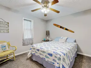 1 Mi to Pickwick Lake! Tranquil Wooded Cabin