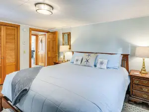 Walk to Pigeon Hill Bay: Coastal Maine Cottage