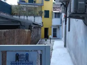 Isi GuestHouse