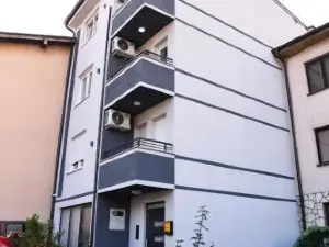 Demir Apartmani