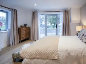 Suite 1 - Sleeping Giant Hotel - PEN Y CAE Inn