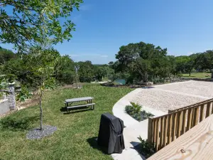 Serene Cove Escape with Lake Access - Exquisite Luxury Haven