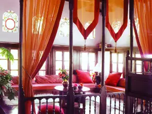 Santikos Mansion, Santikos Collection