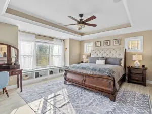 Home theater, pool, spa close to SU, Downtown