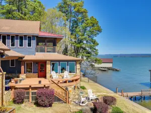 Luxurious Lakefront Paradise in Scottsboro w/ Dock
