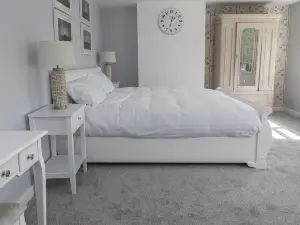 The Sleep-Inn Hare