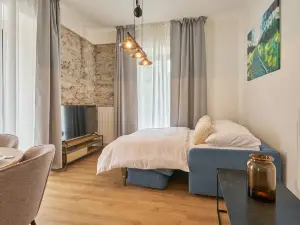 Luxury Home with Large Terrace & Netflix