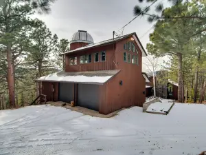 時尚博爾德山居宅配有熱水浴缸和景觀