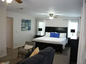 Spacious 3Br Stay  Shared Pool - Perfect for Families.