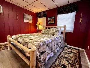 Seaside Glamping: Perfect Cabin just Steps from Old Forge Public Beach, NY