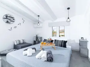 Kalamaki-Sunset - Scenic Sunset & Sea Views - Steps from Shore