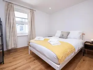 Weeping Willow - Three Tuns Apartments, Pettistree, Wickham Market - by Aldeburgh Coastal Cottages