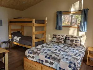 Woodsy Personal Retreat Cabin - "Solitude"