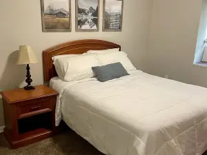 Historic 100-year-old lodging en route to Yellowstone Apt#1