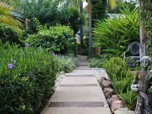 Golden Lantern Guest Lodge