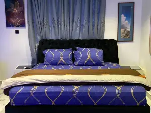 Chic 1-bedroom apartment in fabulous Kokrobite with AC