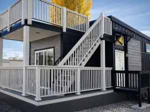 Luxury Tiny Homes - Deluxe King Room