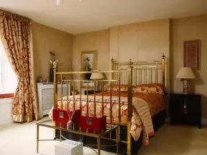 Prospect House: Elegant Georgian 4BR Home Durnham