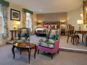 The Warwick Arms Hotel - the Coaching Inn Group