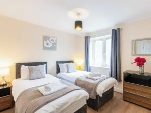 1-Bedroom Apartment with Balcony, Hoddesdon