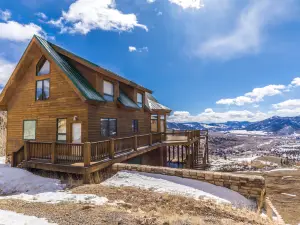 Expansive Deck and Mountain Views - Charming Colorado Retreat
