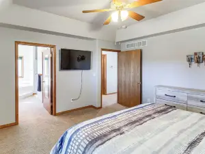露台帶麥克湖景！寬敞的家庭度假屋