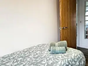 Beach View - 2 Bedroom Apartment - Llanelli