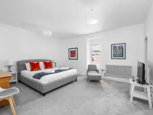 Panmure Apartment - golf course views
