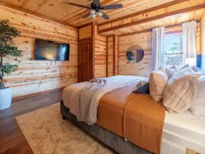 Pet-Friendly, Pool, Game Room, Hot Tub, Theater