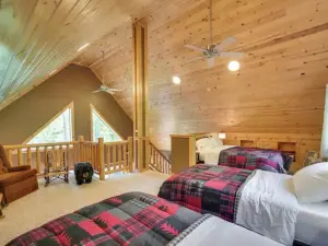 Private Lake, Sandy Beach and Fire Pit with Free Wood!