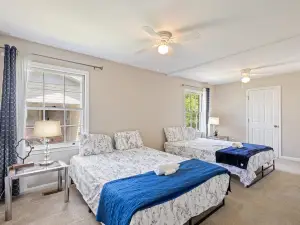 The Magnolia Manor 4BR Greenway Retreat