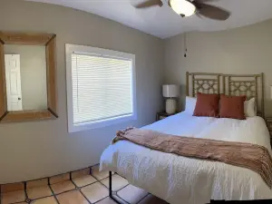 All Inclusive Amenities &Tax.Kayak,Sup,Pedal Boat,PingPong, Pickleball,Movie Nt