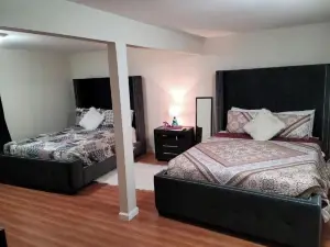 2 QUEEN BEDS 2 GUESS