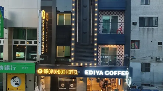 Brown-Dot Hotel