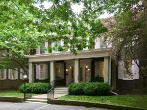 Charred Oaks Inn