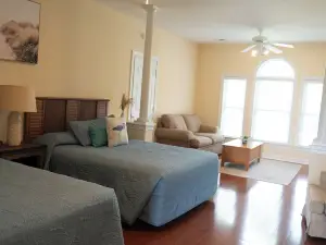 Cozy 1-bedroom, mini suite, Sunset Beach