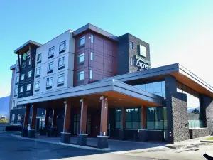奇利瓦克東智選假日套房飯店