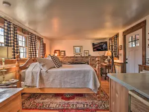 Berkeley Springs Haven w/ Sleepy Creek Access!