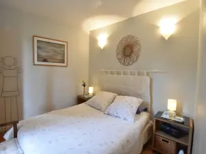 Charming Escape, Yevre-la-Ville