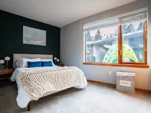 1BR | Modern, Chic, AC | Bellevue | Sophari D