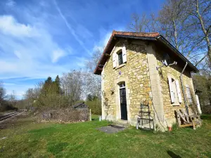 Cottage in France with Garden near Lake