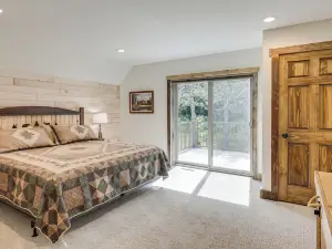 3 MI to Lake: Pet Friendly Wabeno Cabin!