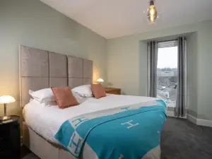 Spacious Home with Outstanding Views by LetMeStay