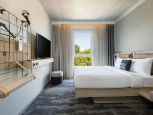 Moxy Simmern